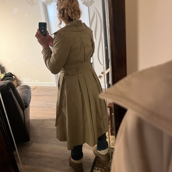 Tan trench coat with removable liner - Picture 8 of 11
